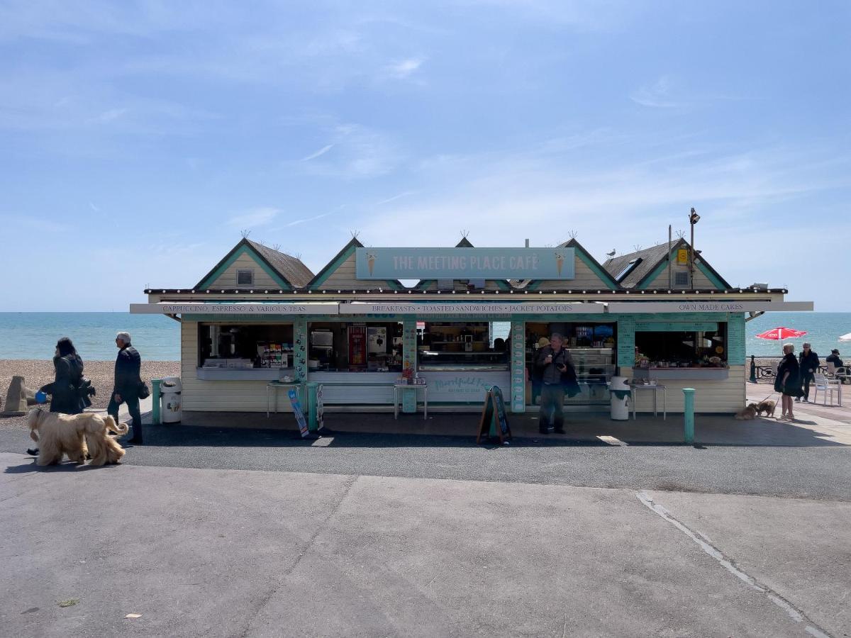 Deco Seafront - By My Getaways